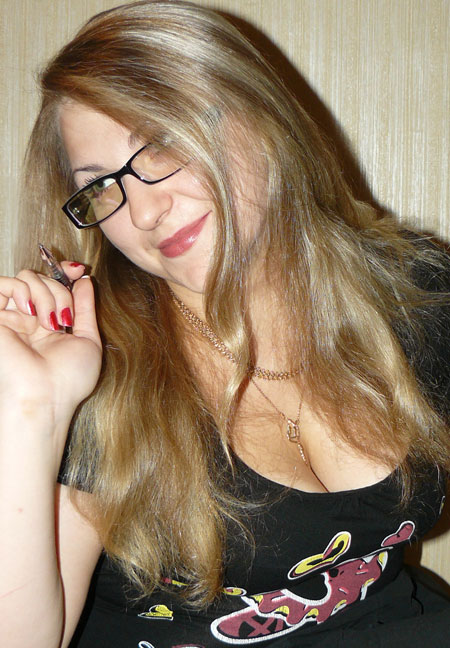 ukrainianscammers.com - beautiful woman pictures