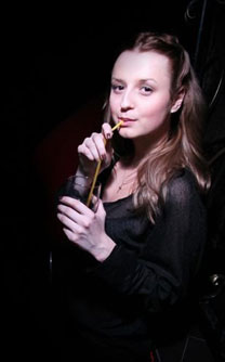 beautiful young woman - ukrainianscammers.com