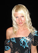 girl picking up - ukrainianscammers.com