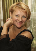 woman looking men - ukrainianscammers.com